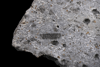 Basalte demi-deuil - détail d'une surface polie